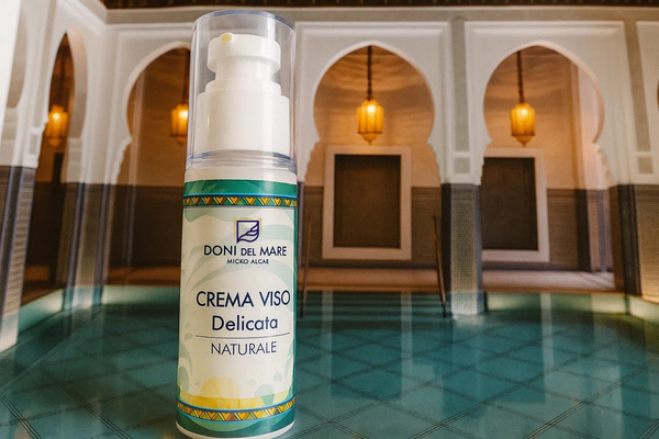 Pelle morbida, ogni giorno | Idratazione delicata | Luminosità naturale | Cura per pelli sensibili | Fresca e leggera | Nutrimento quotidiano | Delicatezza pura | Bellezza naturale | Protezione e comfort | Tocco di seta