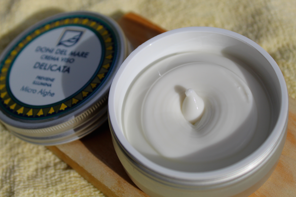 Crema Viso Delicata – Pelli Giovani – 50ml | Idratazione leggera | Pelle fresca e luminosa | Formula naturale | Delicatezza quotidiana | Protezione attiva | Texture morbida | Nutrimento equilibrato | Luminosità naturale | Comfort assoluto | Cura ideale per pelli giovaniCrema Viso Delicata – Pelli Giovani – 50ml | Idratazione leggera | Pelle fresca e luminosa | Formula naturale | Delicatezza quotidiana | Protezione attiva | Texture morbida | Nutrimento equilibrato | Luminosità naturale | Comfort assoluto | C